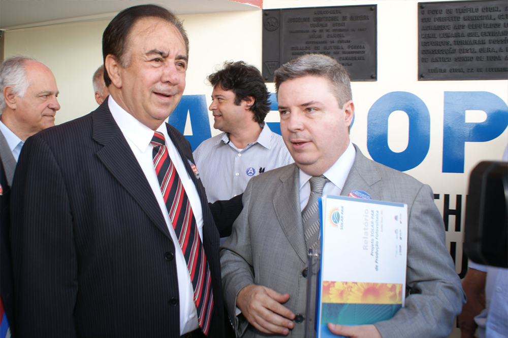 Governor of MG with Mayor receive SOLAR-PAR in Teófilo Otoni.